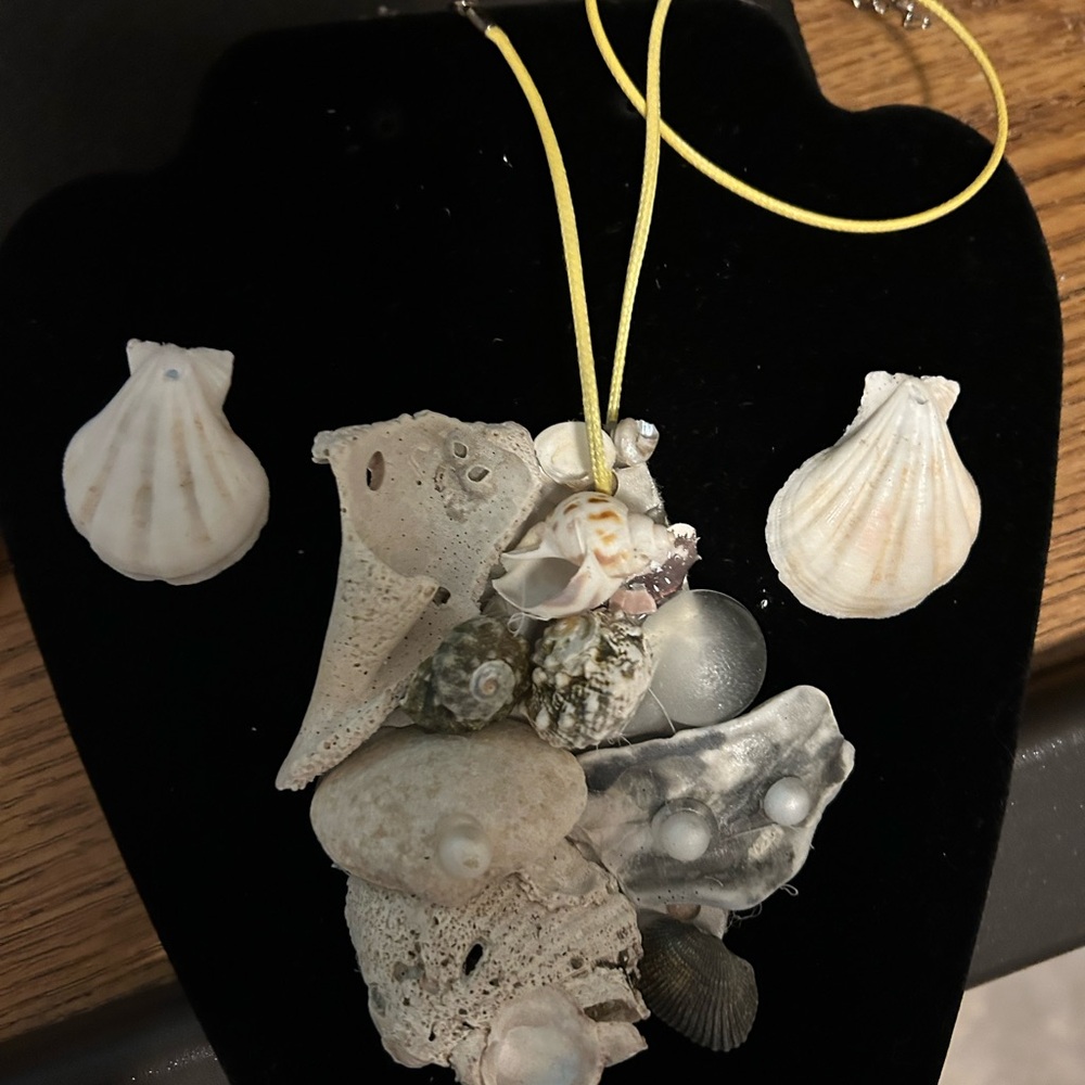Shell necklaces - Picture 11 of 11